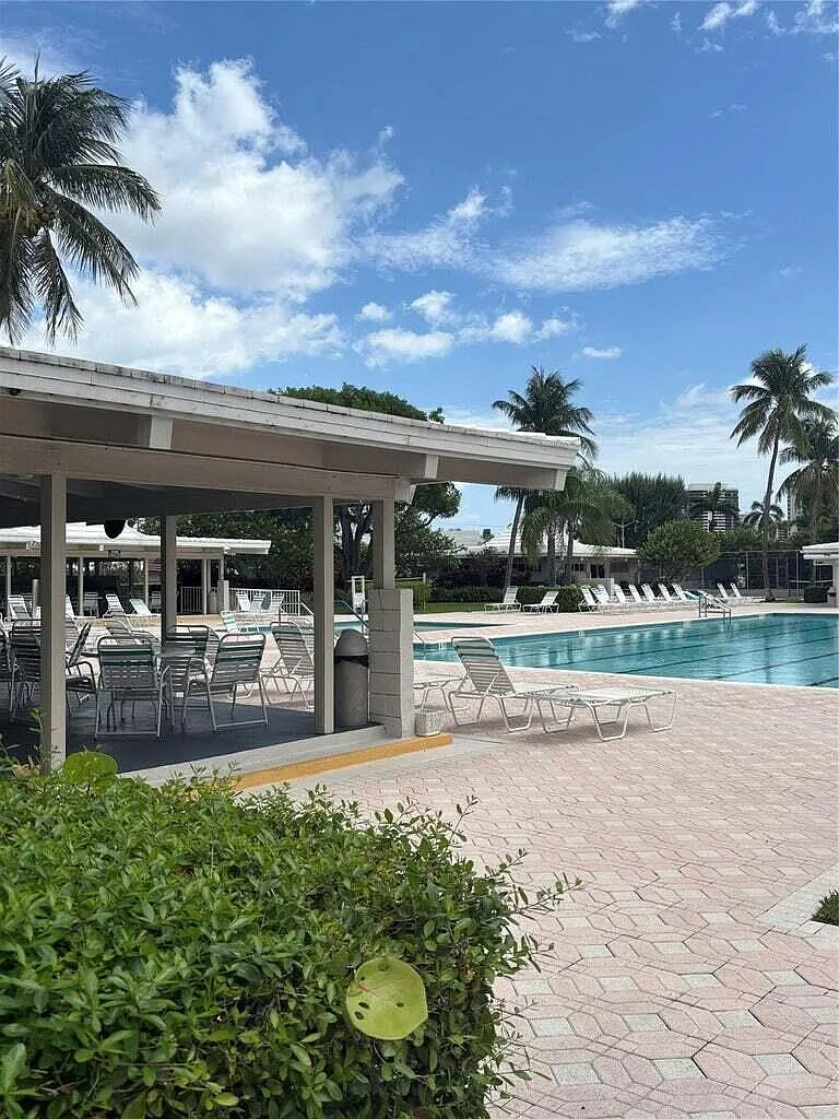 3 bed, 2.0 bath, 1490 sqft, $2,500 — Photo 4