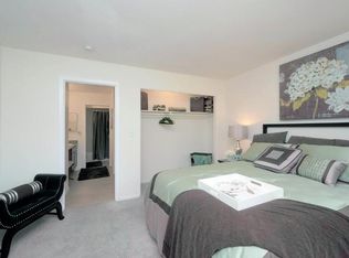 2020 Hassell Rd APT 103, Hoffman Estates, IL 60169