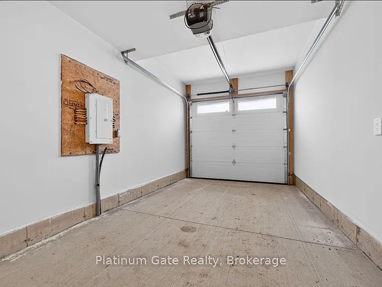 1595 Capri Cres #34 — Photo 10