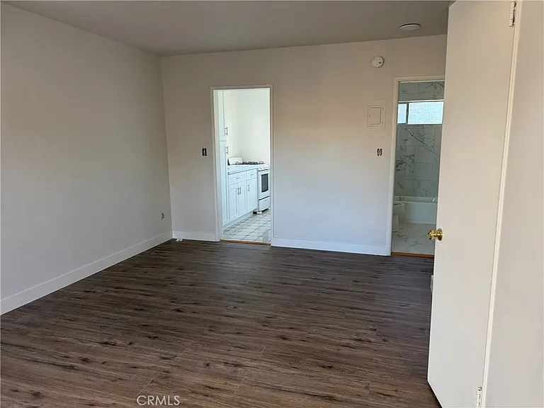 14154 Roscoe Blvd — Photo 2