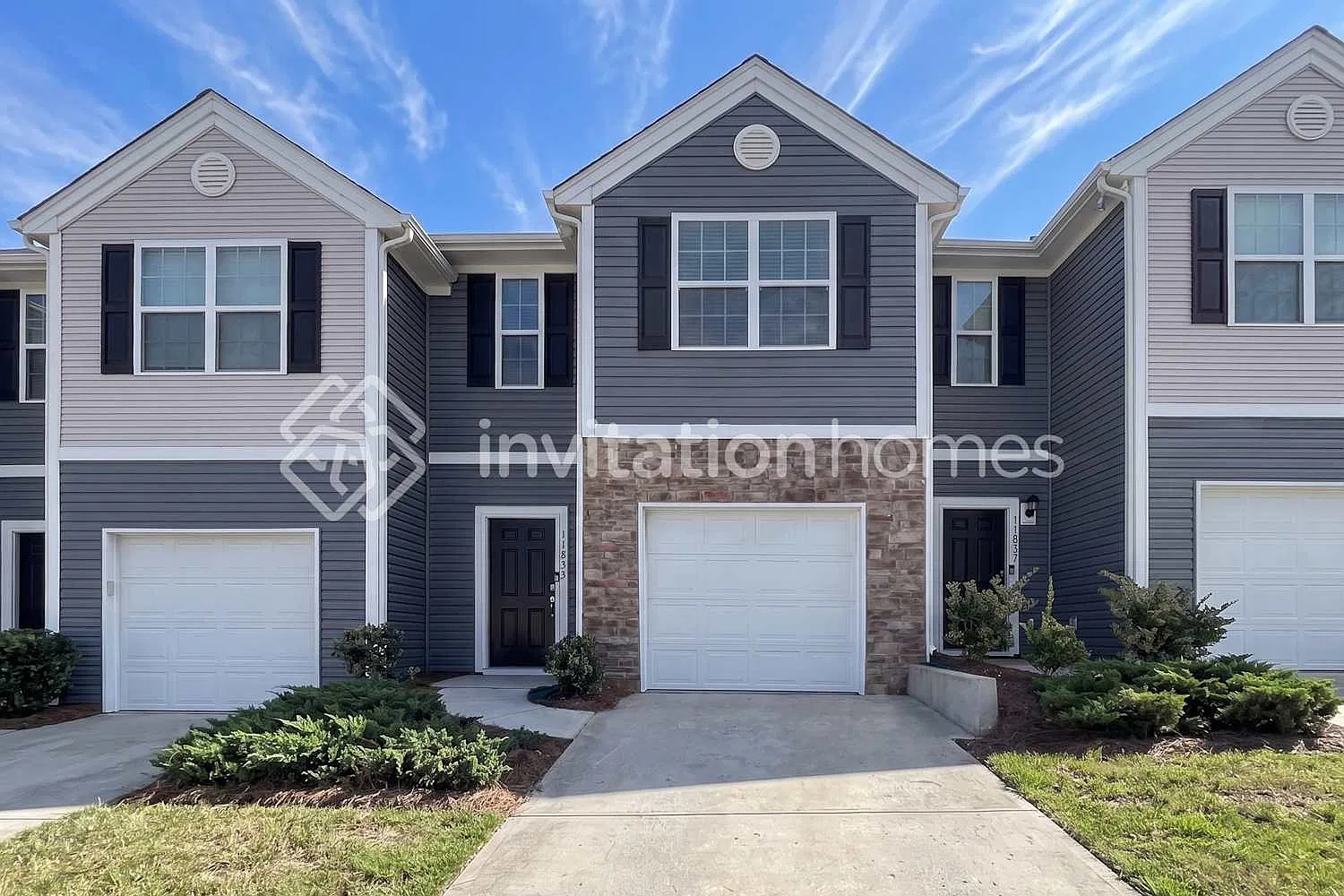 11833 Brier Village Ln Charlotte, NC 28262 — Photo 1