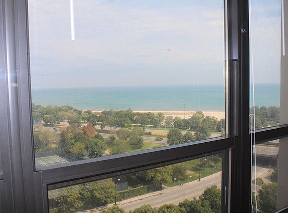 3rd image of 5100 N Marine Dr APT 15B