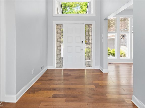 5th image of 8631 Bay Colony Dr