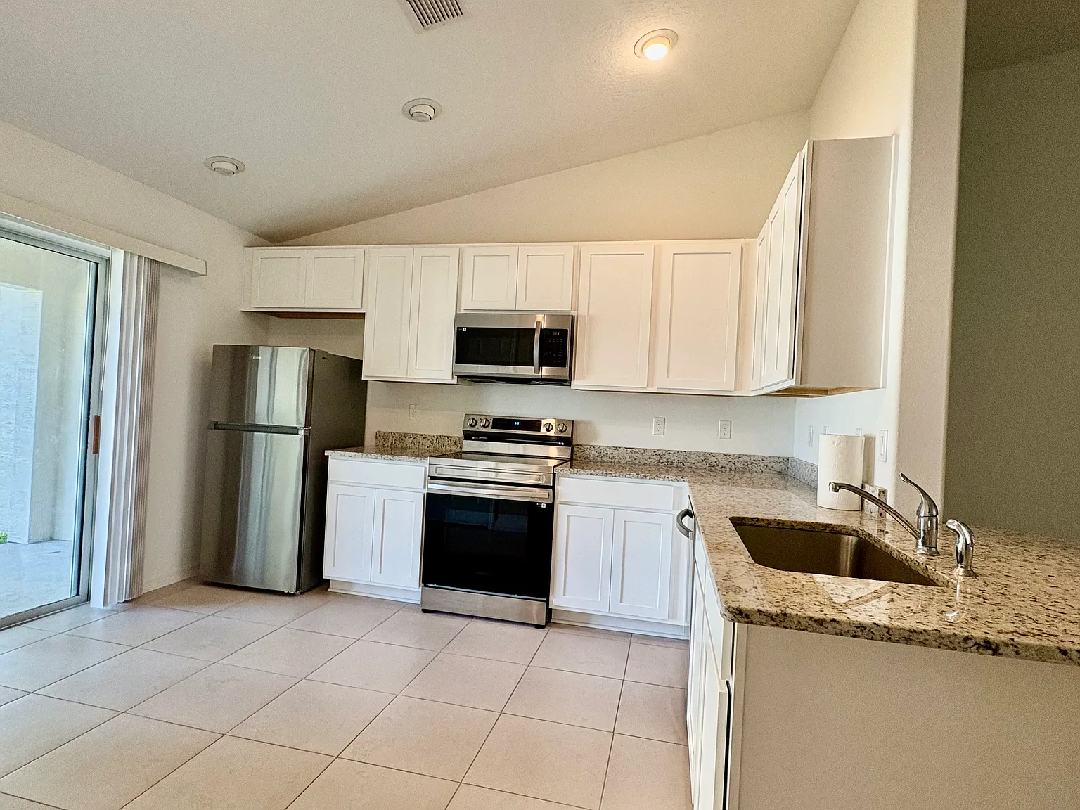 3 bed, $1,650 — Photo 4