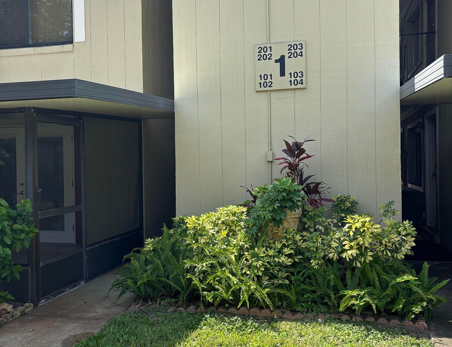 4304 London Town Rd #B102