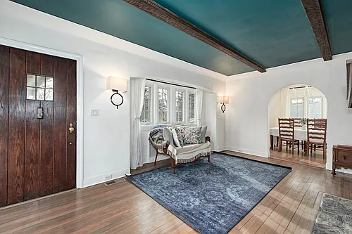 319 Oakland Beach Ave Photo 1