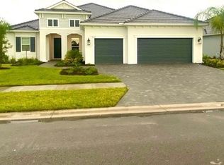 8124 Scarletbush Dr, Sarasota, FL 34240