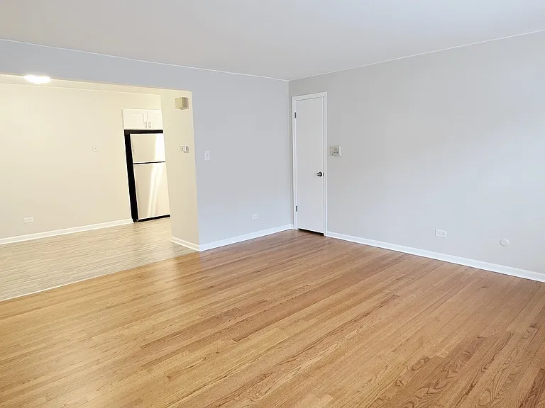 5835 W 63rd St — Photo 25