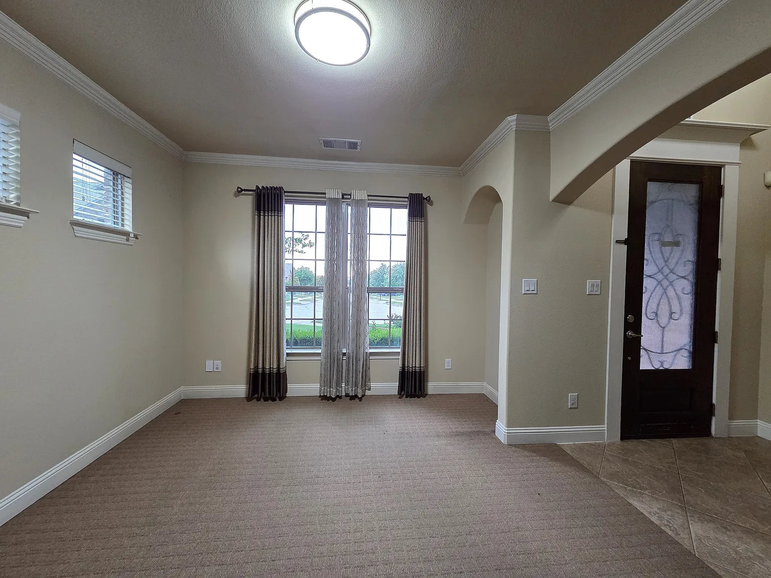 4 bed, 3164 sqft, $3,600 — Photo 2