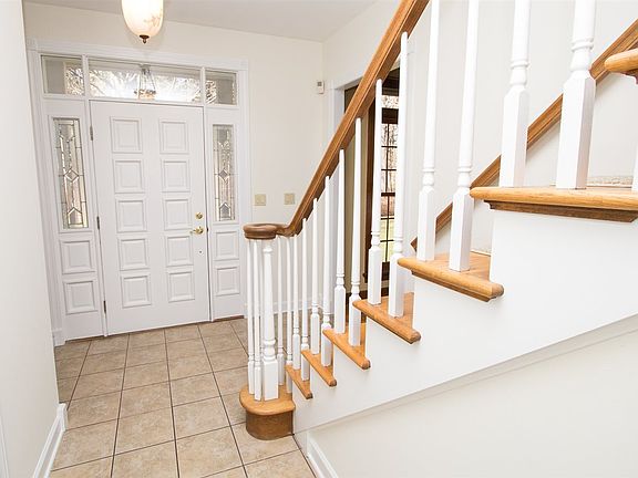 5th image of 1 Rolling Brook Dr
