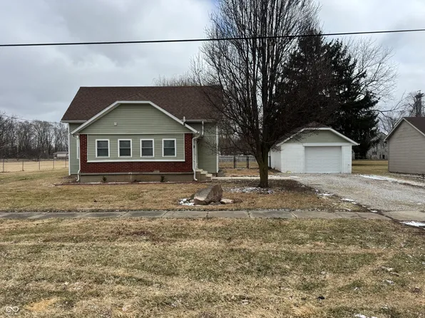 305 N Market St, Waynetown, IN 47990