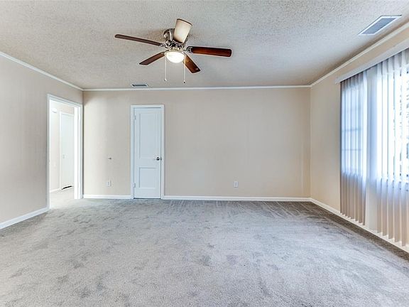 5th image of 322 Collins Dr