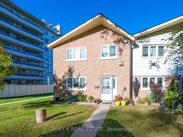 17 Derrydown Rd #1, Toronto, ON M3J 1R2