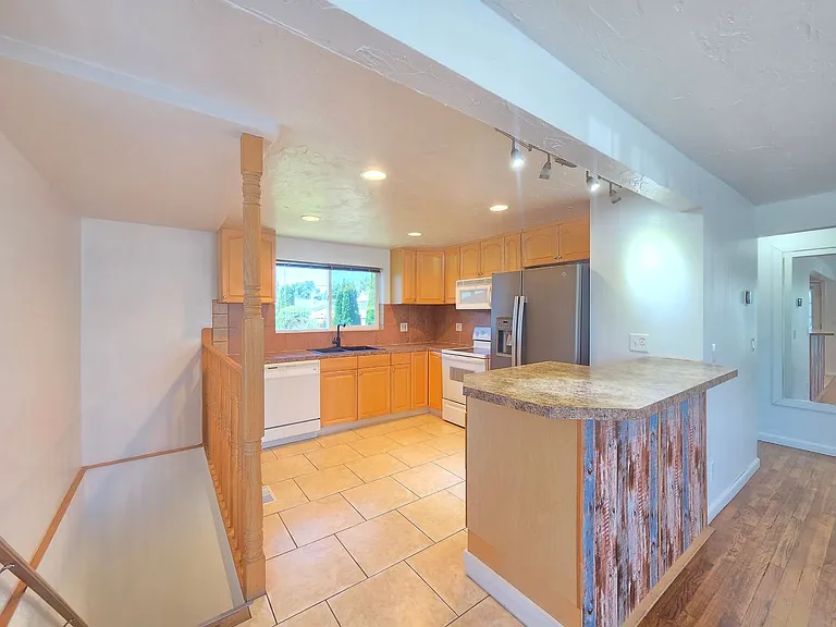 5621 N Hemlock St — Photo 6