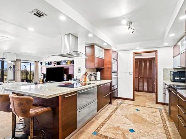 1800 NE 114th St APT 811, Miami, FL 33181