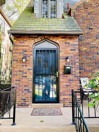 28 Elmwood St Photo 1