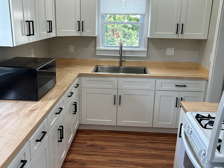 17416 Woodford Ave — Photo 17