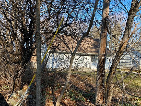 3rd image of 212 Dawes Ave