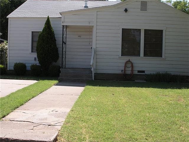 1st image of 902 Sunset Dr