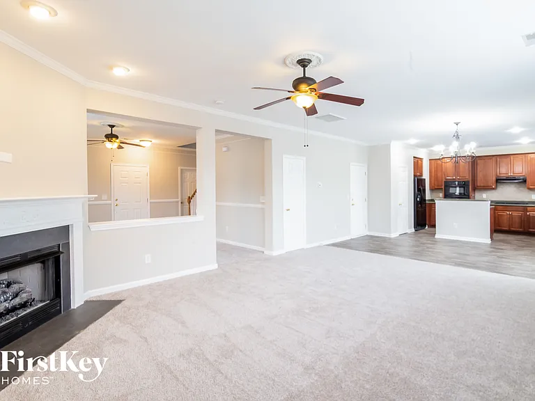 205 Commencement Blvd — Photo 8