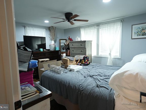 5th image of 3284 Forrest Ave