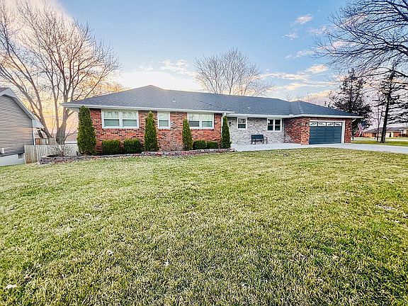 4th image of 901 Fairlane Dr