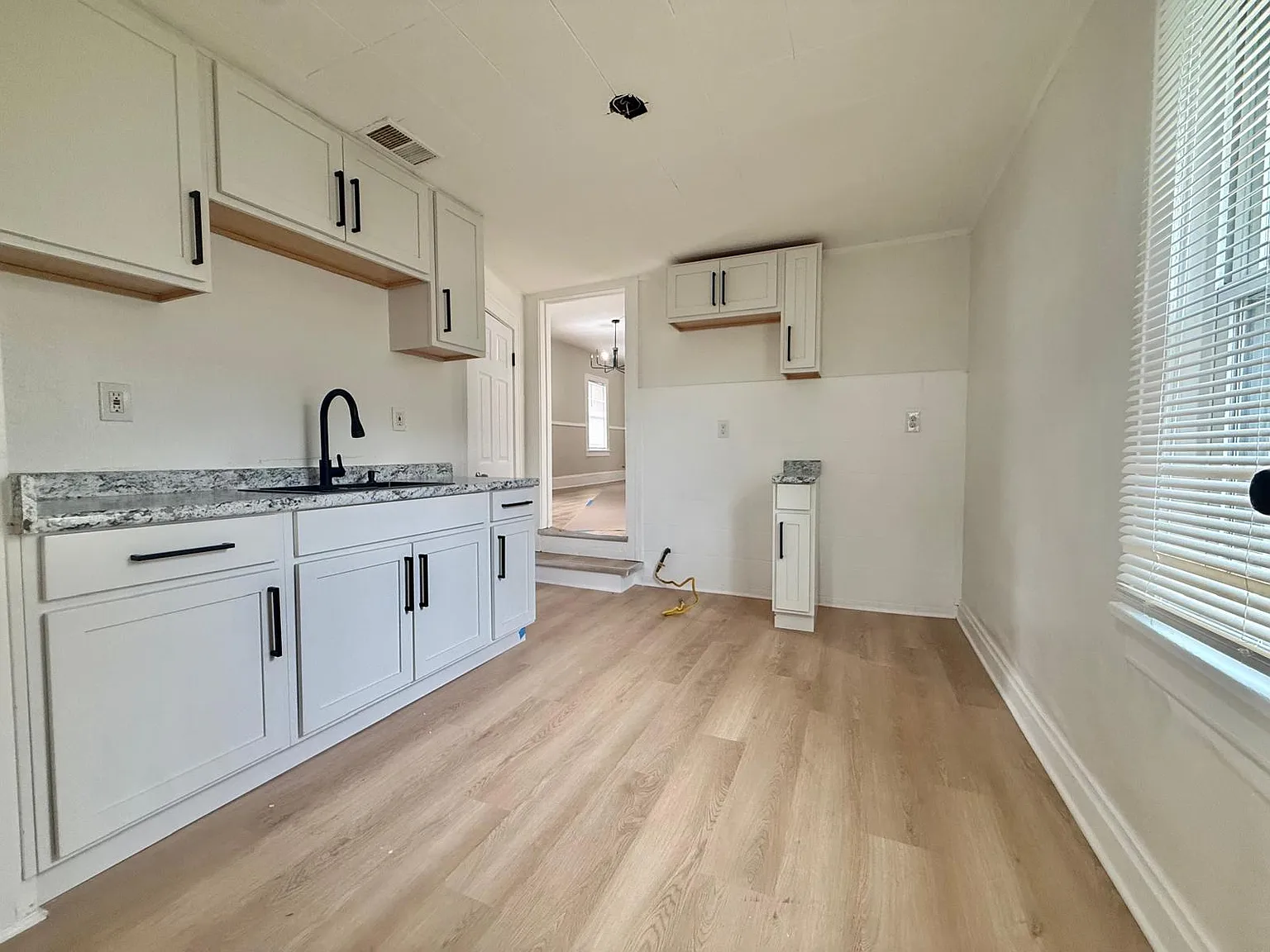 2 bed, 900 sqft, $1,200 — Photo 4