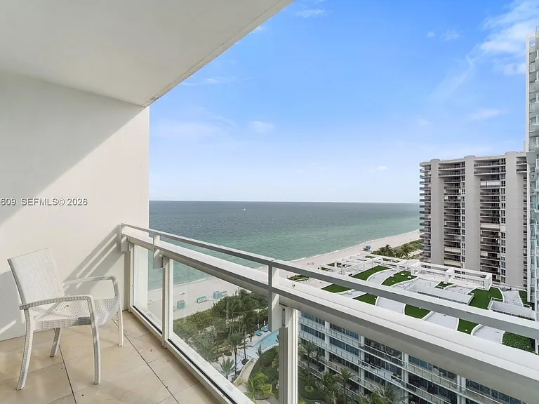 6801 Collins Ave #LPH10 — Photo 11