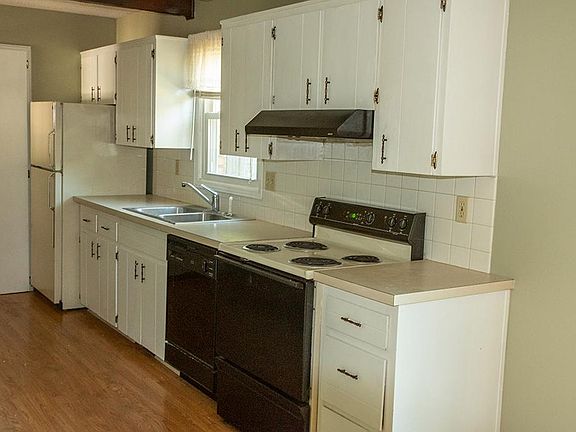 3rd image of 2137 Charles Dr