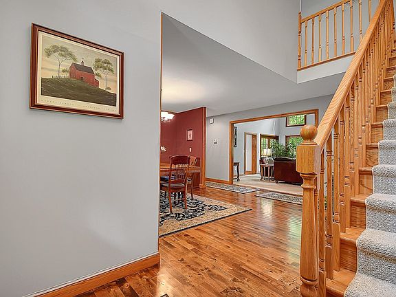 4th image of 220 Glyn Carin Ln
