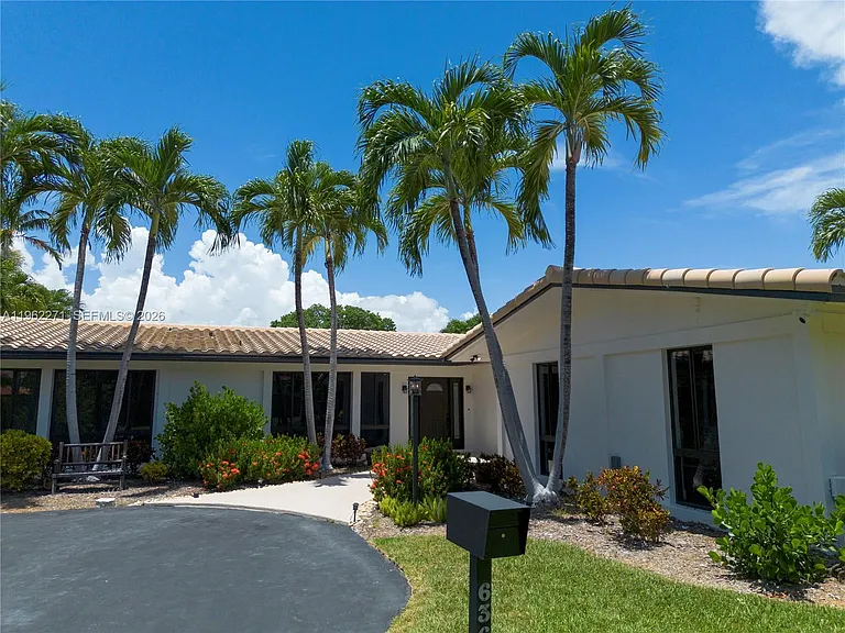 636 Hibiscus Dr — Photo 14