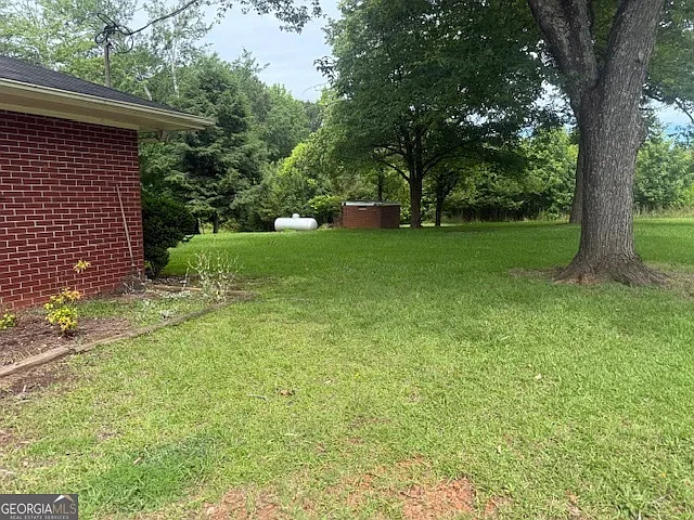 3 bed, 2.0 bath, 2059 sqft, $1,700 — Photo 4