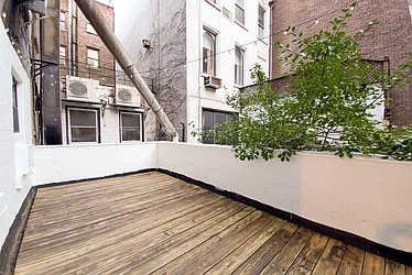 Rented by Warburg