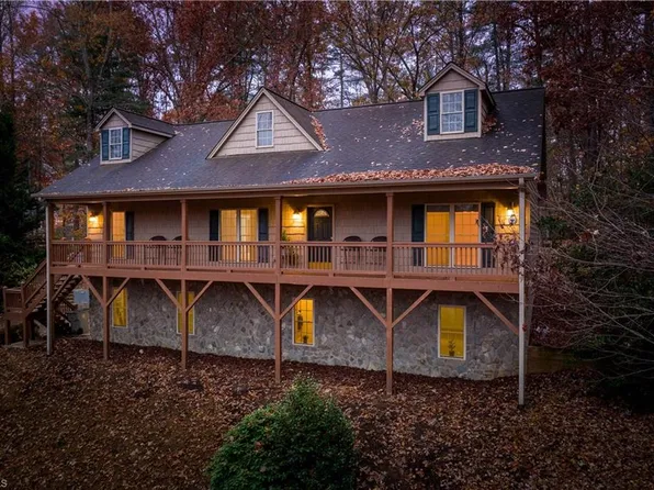 1009 Hawthorne Dr NE, Lenoir, NC 28645