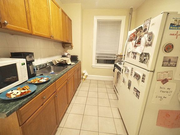 2nd image of 2105 38th St APT 3R