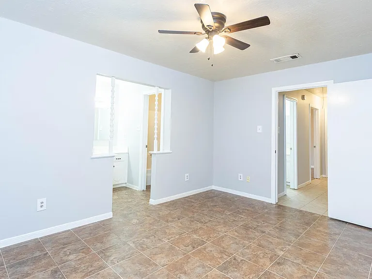2921 Chicago St — Photo 27