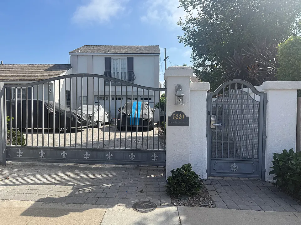 5220 La Jolla Blvd