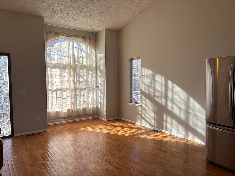 2182 S Ventura St — Photo 3