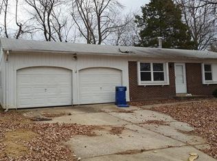 2840 Essex St, Saint Charles, MO 63301