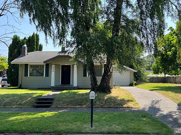 3rd image of 2039 Thompson Ave