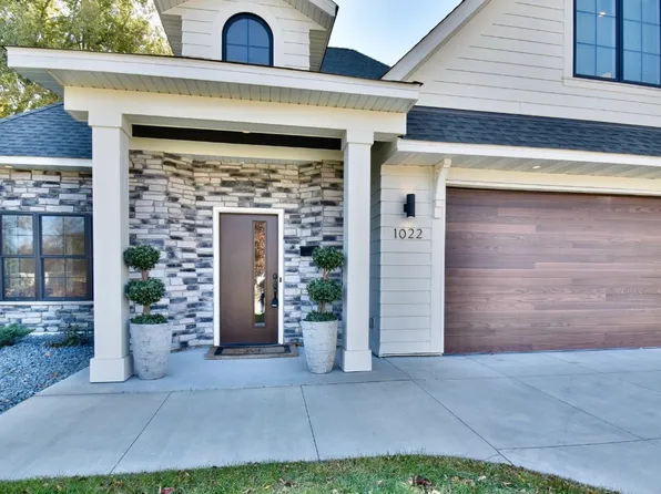 1022 Gardner St E, Wayzata, MN 55391