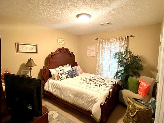 5th image of 36 Brentwood Dr
