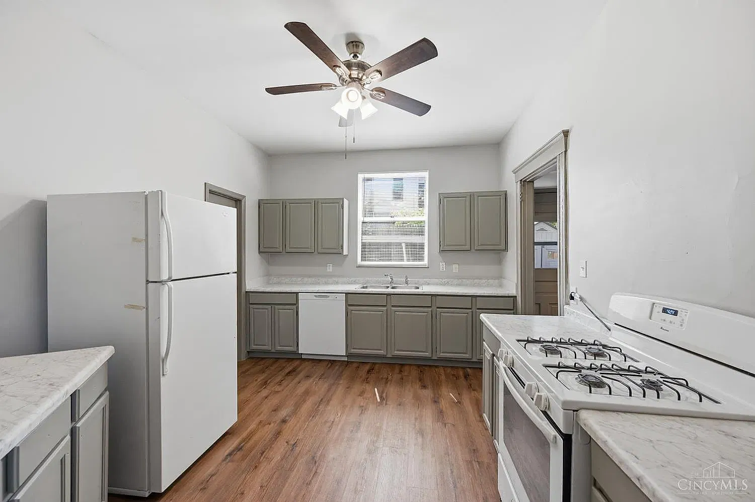 1011 McPherson Avenue - 1 — Photo 2