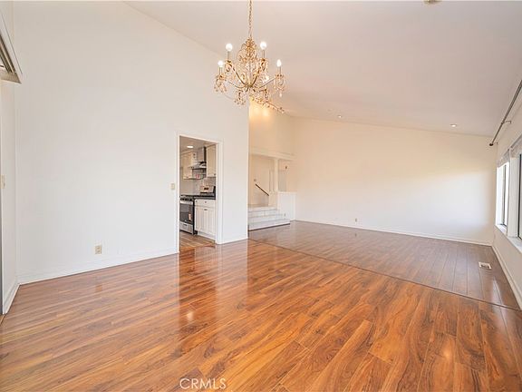 4th image of 2605 Indian Creek Rd