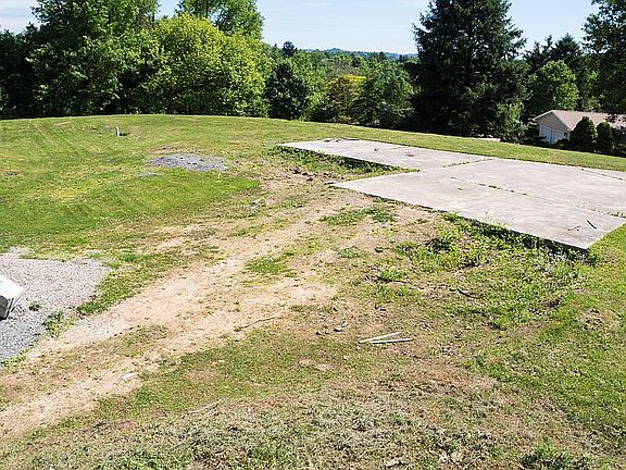 5th image of 50 Kingston Dr