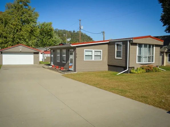618 N Sunset View St, Harpers Ferry, IA 52146
