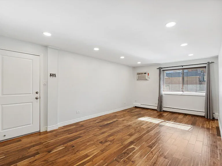 65 N Clarkson St #201 — Photo 8