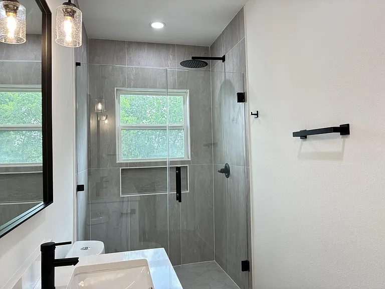 1404 E 31st St — Photo 14