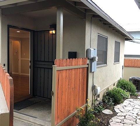 2nd image of 422 1/2 Violet Ave