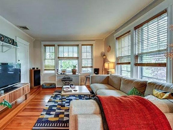 5th image of 27 Marbury Ave